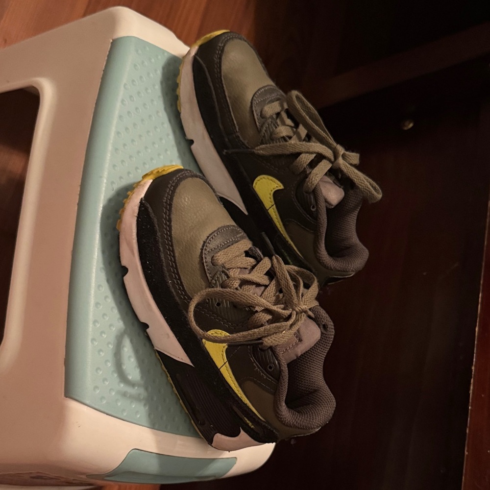 Nike Kids Black and Yellow Sneakers